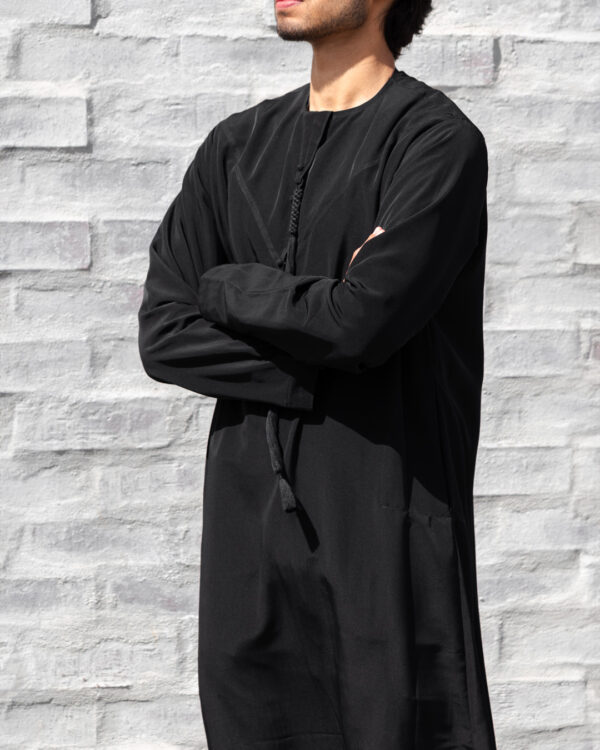 Black Essentials Emirati Kandura