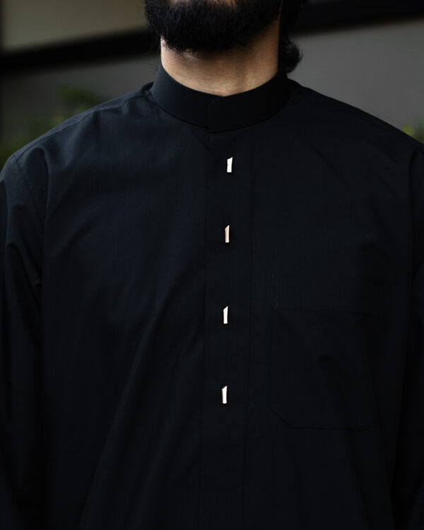 Black Sharaf Collared Thobe