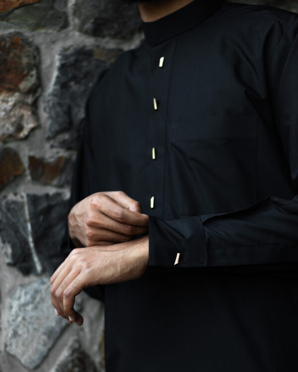 Black Sharaf Collared Thobe