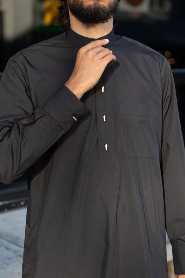 Black Sharaf Collared Thobe