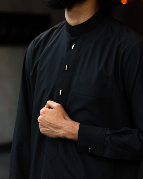 Black Sharaf Collared Thobe